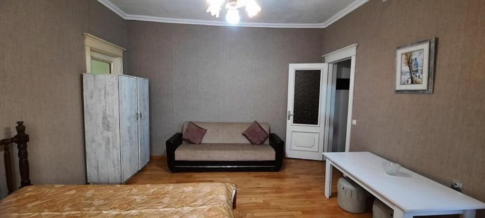 Iren Apartment バトゥーミ エクステリア 写真