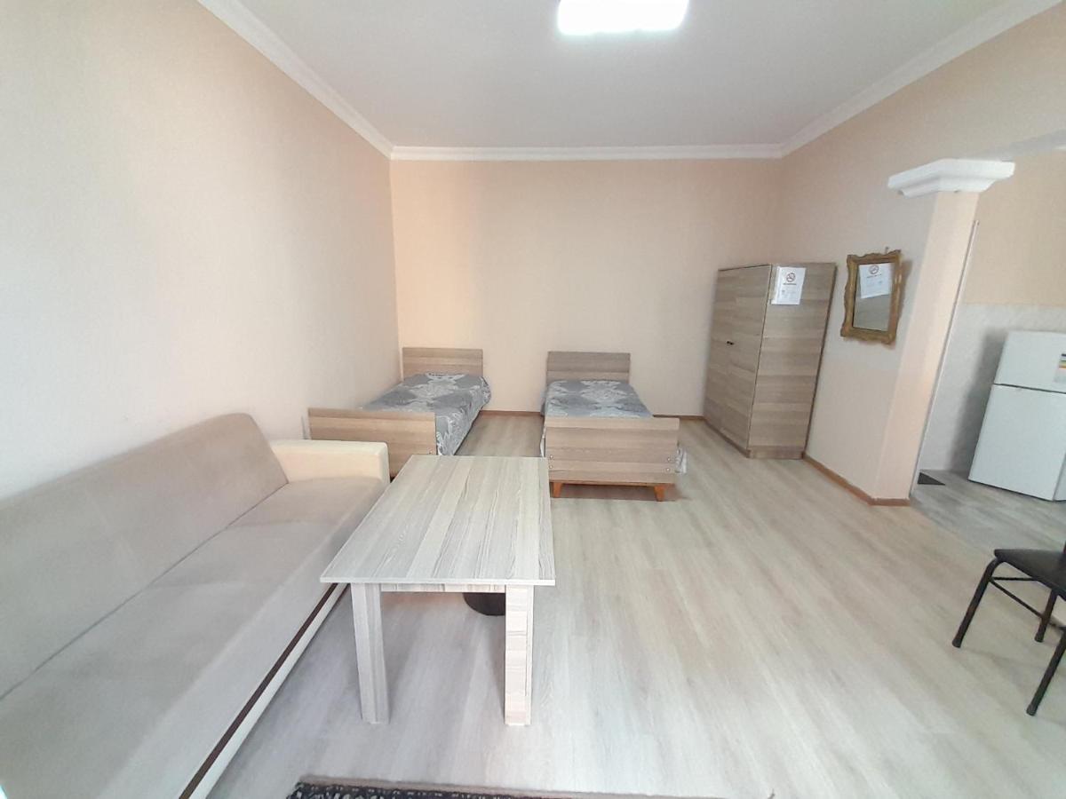 Iren Apartment バトゥーミ 部屋 写真