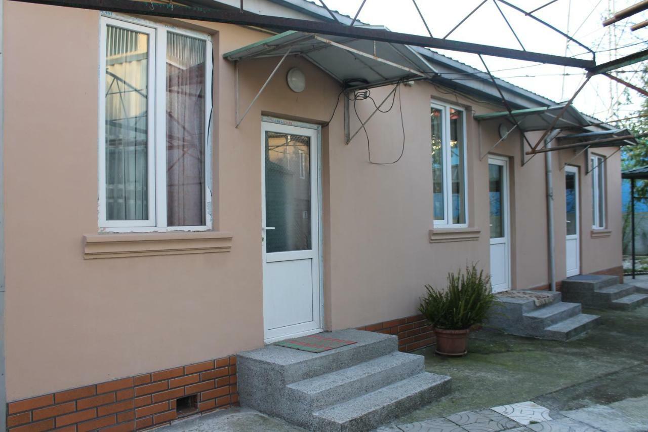Iren Apartment バトゥーミ エクステリア 写真