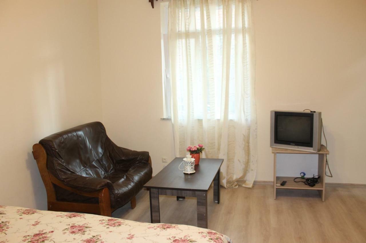 Iren Apartment バトゥーミ エクステリア 写真