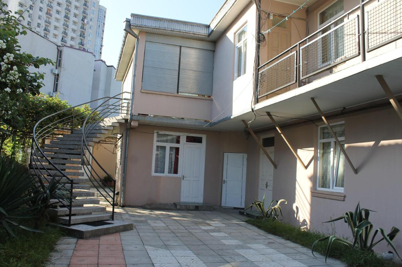 Iren Apartment バトゥーミ エクステリア 写真