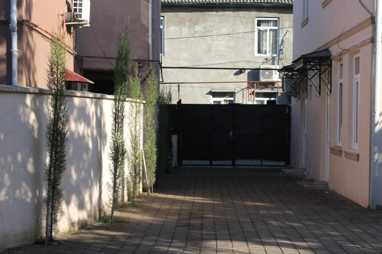 Iren Apartment バトゥーミ エクステリア 写真